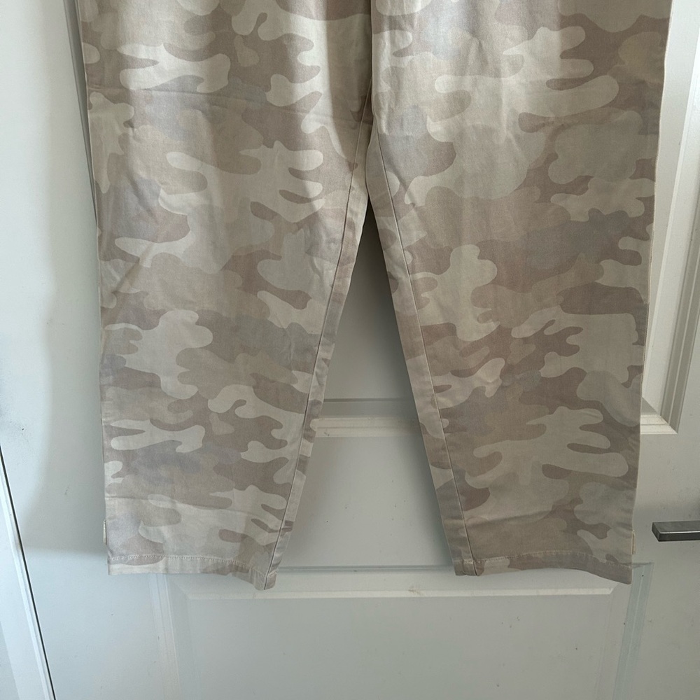 Sundance Cream and Tan Everyday Pants with Logo Tag - Picture 3 of 12